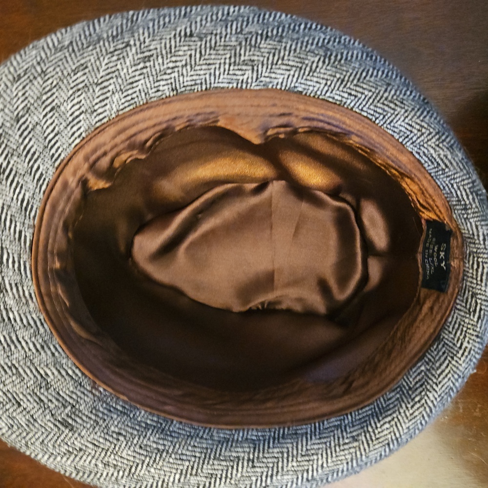 Fedora - Picture 3 of 5